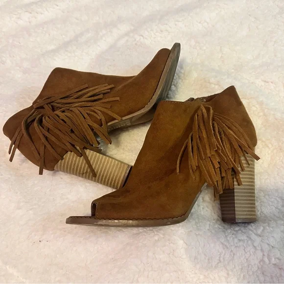 Express Tan Suede Ankle Chelsea Booties with Fringe & Open Toe - Picture 4 of 16